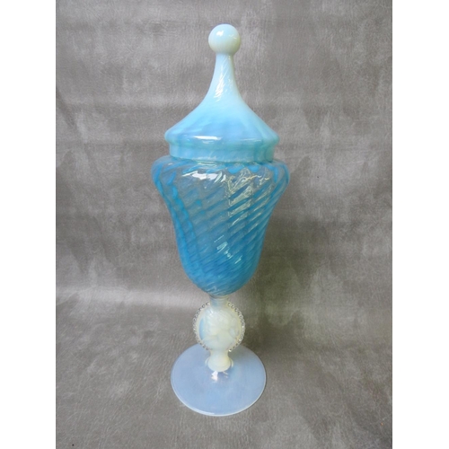 939 - A 20TH CENTURY VENETIAN BLUE OPALINE GLASS BONBONNIERE AND COVER, with blue swirl body and an opalin... 