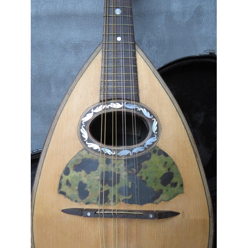 1102 - AN ITALIAN EIGHT STRING MANDOLIN, with label for Fratelli Vinaccia inside, in modern hard fitted cas... 