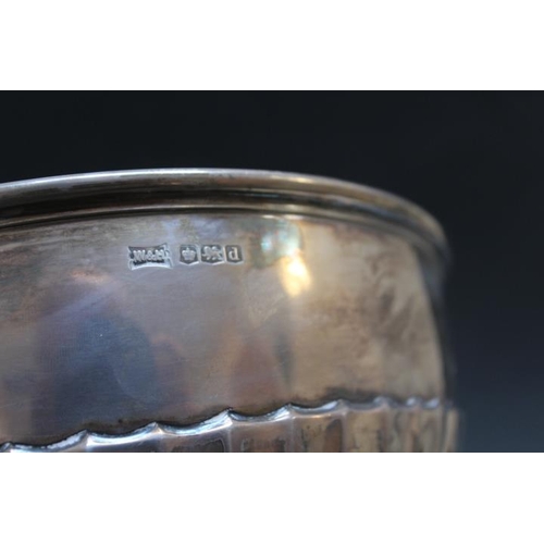 844 - A HALLMARKED SILVER FOOTED BOWL BY WALKER & HALL - SHEFFIELD 1921, approx weight 555g, H 15 cm