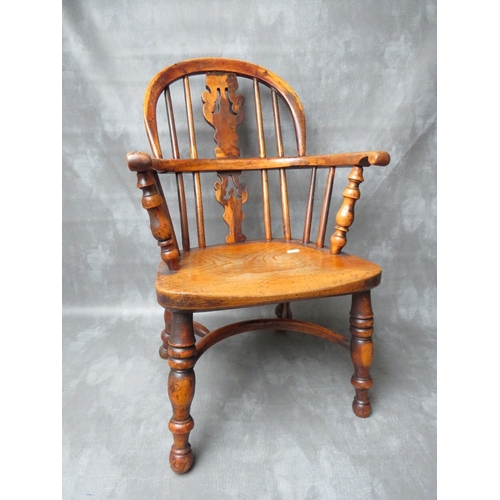 1179 - A CHILDS TRADITIONAL ELM WINDSOR ARMCHAIR