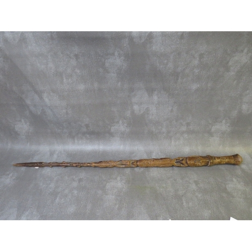 1090 - A VINTAGE CARVED WOODEN ETHNIC WALKING STICK, L 85 cm