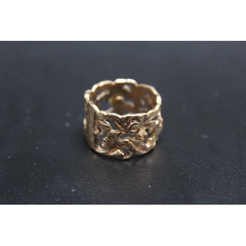 649 - A HALLMARKED 9 CARAT GOLD PIERCED BAND, with floral design, approx weight 6.7g, ring size P 1/2