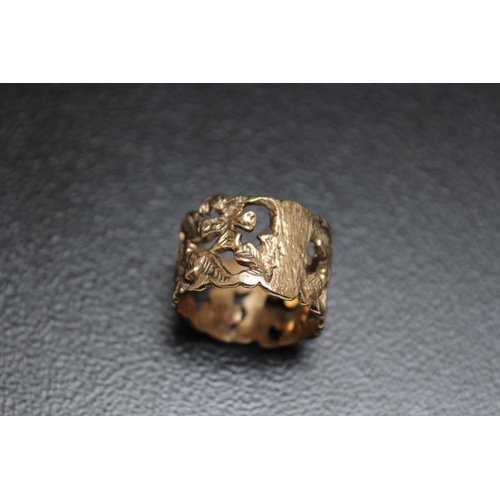 649 - A HALLMARKED 9 CARAT GOLD PIERCED BAND, with floral design, approx weight 6.7g, ring size P 1/2