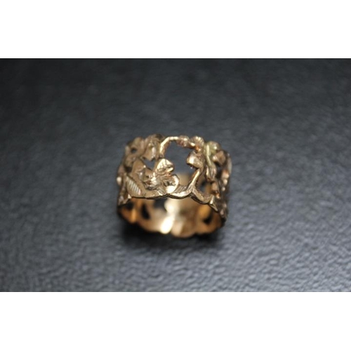 649 - A HALLMARKED 9 CARAT GOLD PIERCED BAND, with floral design, approx weight 6.7g, ring size P 1/2