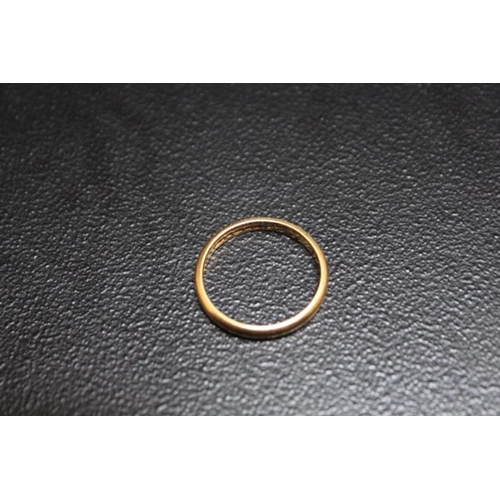 652 - A HALLMARKED 22 CARAT GOLD WEDDING BAND, approx weight 2.8g, ring size L