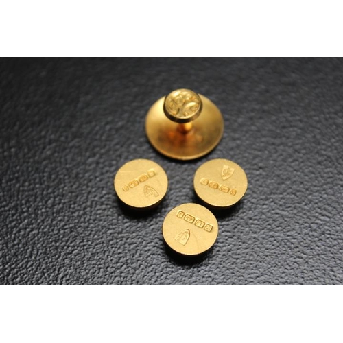 658 - A CASED SET OF FOUR HALLMARKED 18 CARAT GOLD BUTTONS, approx combined weight 5.8g