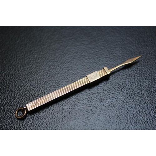 628 - A NOVELTY HALLMARKED 9 CARAT GOLD PROPELLING TOOTHPICK, approx weight 3.9g, extended L 7.5 cm