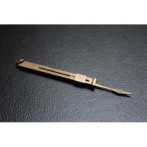 628 - A NOVELTY HALLMARKED 9 CARAT GOLD PROPELLING TOOTHPICK, approx weight 3.9g, extended L 7.5 cm