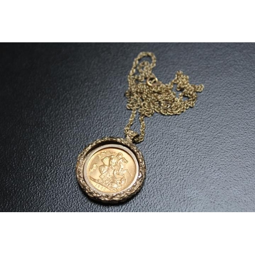 636 - A QEII SOVEREIGN MOUNTED PENDANT ON 9 CARAT GOLD CHAIN, sovereign dated 1966, approx combined weight... 