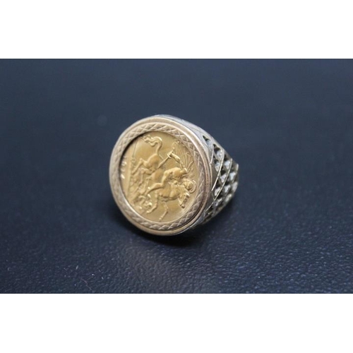 663 - A HALLMARKED 9 CARAT GOLD RING SET WITH A HALF SOVEREIGN DATED 1914, approx weight 10.4g