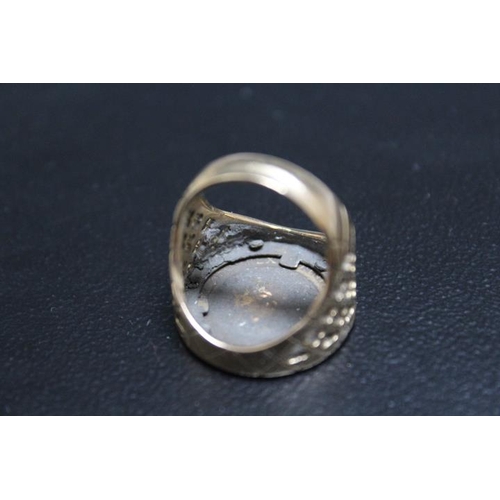 663 - A HALLMARKED 9 CARAT GOLD RING SET WITH A HALF SOVEREIGN DATED 1914, approx weight 10.4g