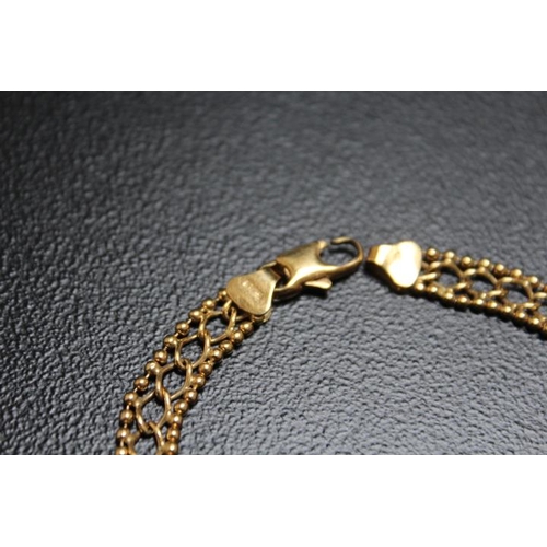 666 - A FANCY LINK GOLD BRACELET STAMPED 750, approx weight 8.7g, L 19 cm