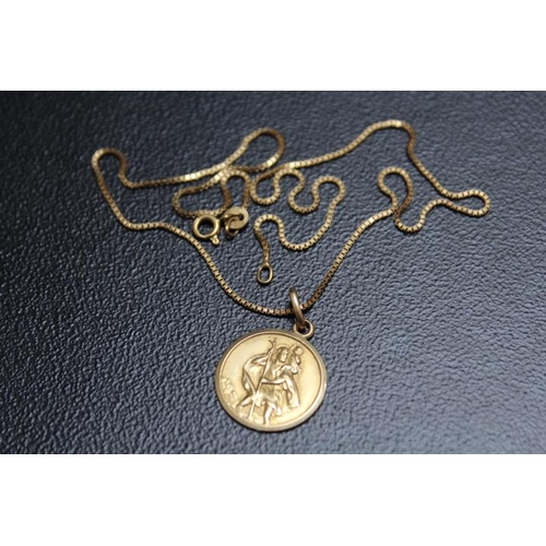 677 - A HALLMARKED 18CT GOLD CHAIN TOGETHER WITH A GOLD ST CHISTOPHER PENDANT,  stamped 750, approx combin... 