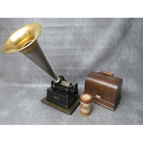 1121 - AN EARLY 20TH CENTURY EDISON GEM PHONOGRAPH IN AN ORIGINAL OAK CASE, with tin horn and one cylinder ... 