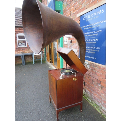 1123 - AN EXPERT SENIOR E.M. GINN GRAMAPHONE, floor standing in a mahogany case, with a large papier appliq... 