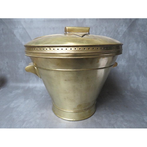 855 - AN EDWARDIAN TWIN HANDLED 'PURE MILK' SHOP COUNTER MILK PAIL, of brass outer construction, with stee... 