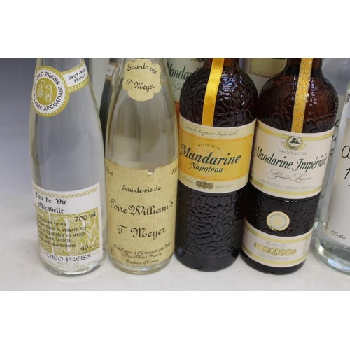 897 - 10 BOTTLES OF ASSORTED SPIRITS & LIQUEURS ETC TO INCLUDE 1 BOTTLE OF MANDARINE IMPERIALE IN A GIFT T... 