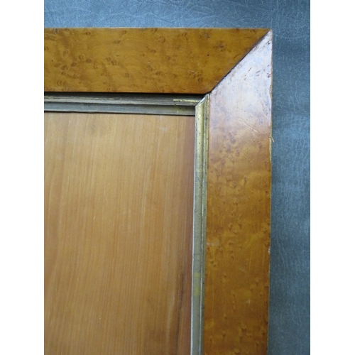 425 - A 19TH CENTURY MAPLE FRAME, frame W 4.5 cm, rebate 28 x 35 cm