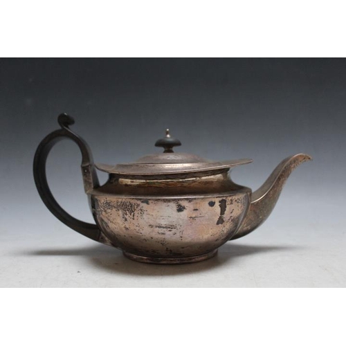 808 - A STYLISH AND HEAVY HALLMARKED SILVER TEAPOT BYDANIEL & JOHN WELLBY - LONDON 1904M, approx weight 79... 