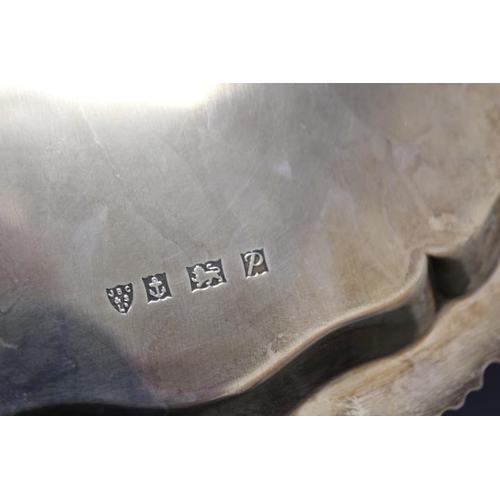 810 - A MODERN HALLMARKED SILVER SALVER - BIRMINGHAM 1964, with presentation inscription, approx weight 83... 