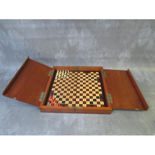 1075 - AN EDWARDIAN MAHOGANY TRAVELLING CHESS BOX, with some pieces included, L 30 cm, W 15 cm, D 7 cm