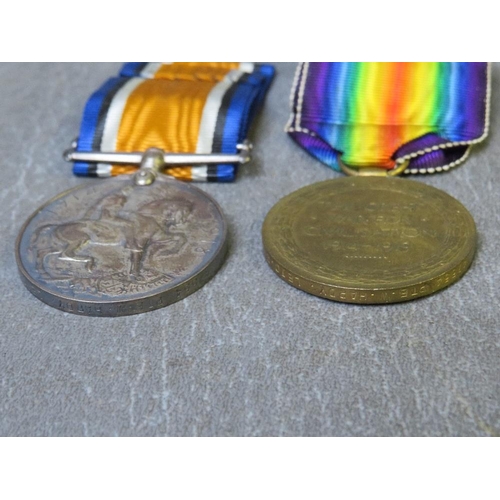 798 - A WORLD WAR I MEDAL PAIR AWARDED TO 47554 PTE W. HARDY LEIC. REGIMENT (2)