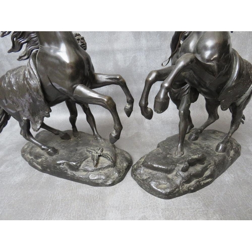 870 - A PAIR OF FINELY CAST BRONZE MARLY HORSES WITH TRAINER, H 34 cm