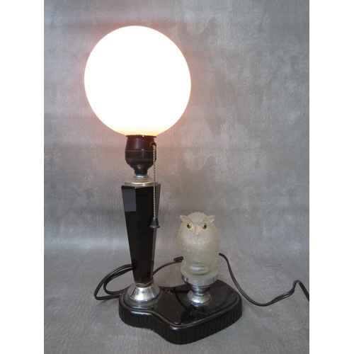 1125 - AN ART DECO BAKELITE TABLE LAMP WITH GLASS OWL CAR MASCOT, the glass owl car mascot illuminating alo... 