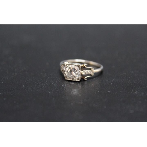 703 - A VINTAGE PLATINUM DIAMOND SOLITAIRE RING, set with a brilliant cut diamond of an estimated 1 carat ... 