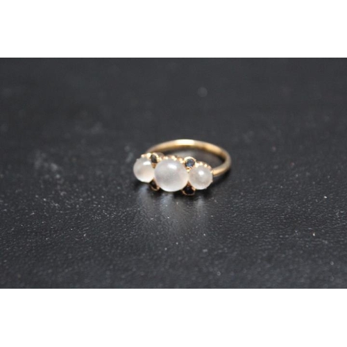 699 - A VINTAGE THREE STONE MOONSTONE AND SAPPHIRE RING, set in unmarked yellow metal, approx weight 3.6g,... 