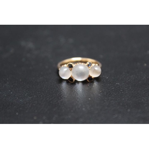 699 - A VINTAGE THREE STONE MOONSTONE AND SAPPHIRE RING, set in unmarked yellow metal, approx weight 3.6g,... 