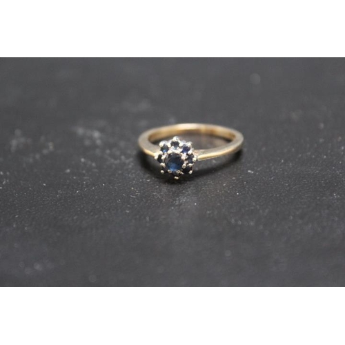 700 - A HALLMARKED 9 CARAT GOLD SAPPHIRE RING, approx weight  3.8g, ring size T 1/2