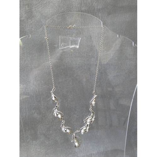 602 - MEREDITH, SCOTLAND - A SILVER AND FRESHWATER PEARL NECKLACE, the pearls in a freeform Art Nouveau st... 