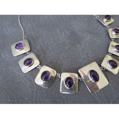 618 - A MID CENTURY STYLE SILVER AND AMETHYST NECKLACE, the retro style panels having inset polished ameth... 