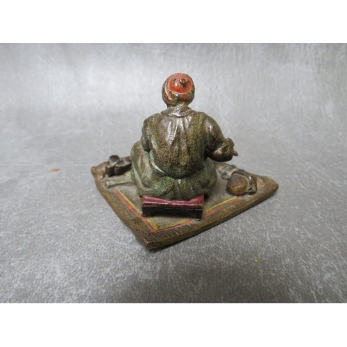 864 - A 19TH CENTURY VIENNESE COLD PAINTED BRONZE FIGURE OF AN EASTERN SHOEMAKER, H 5 cm, base 7 x 6.5 cm