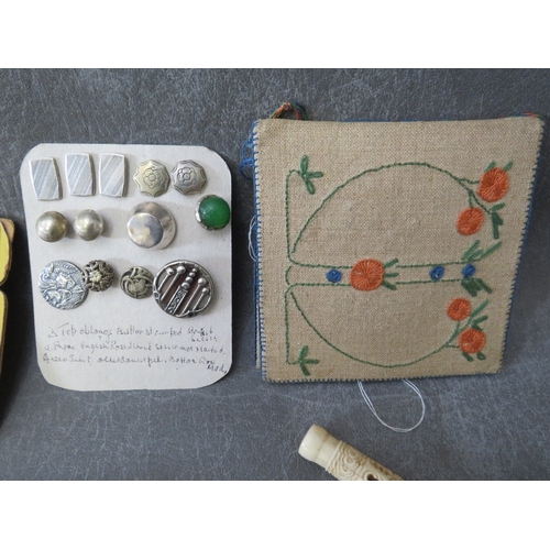 546 - A COLLECTION OF VINTAGE SEWING ACCESSORIES, to include three bone and mother of pearl bobbins, a sel... 