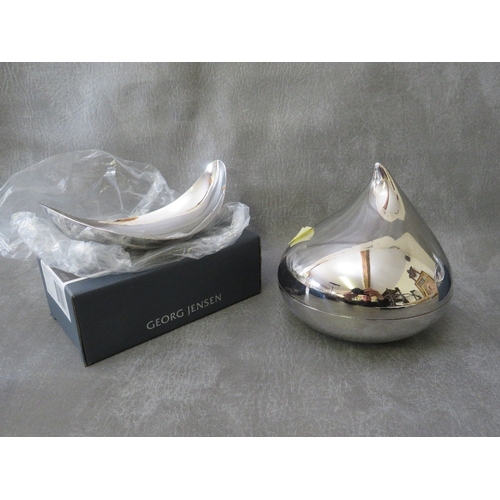 556 - GEORG JENSEN - A COLLECTION OF BOXED DANISH METALWARE, to include a small polished mirrored bowl, tw... 