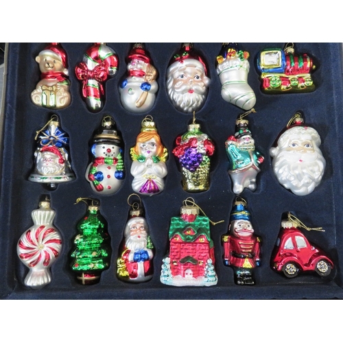 549 - A BOXED SET OF TWENTY SIX BLOWN GLASS CHRISTMAS BAUBLES