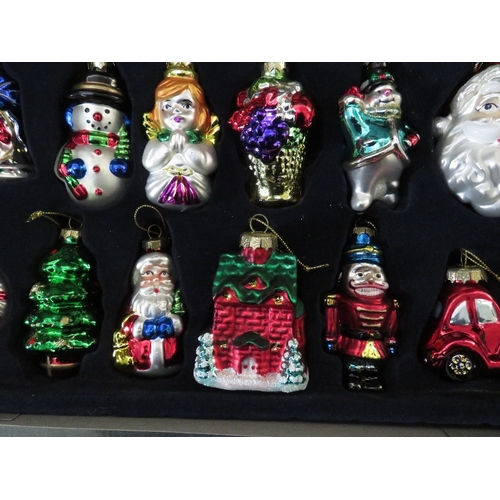 549 - A BOXED SET OF TWENTY SIX BLOWN GLASS CHRISTMAS BAUBLES