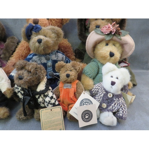 569 - A COLLECTION OF VINTAGE BOYD COLLECTORS BEARS, varying sizes to include Granny B.Bear, Nadia Berrima... 