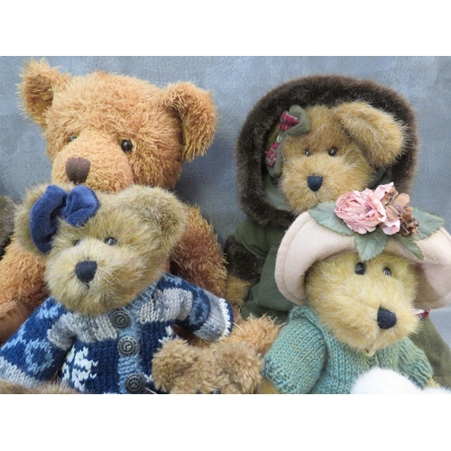 569 - A COLLECTION OF VINTAGE BOYD COLLECTORS BEARS, varying sizes to include Granny B.Bear, Nadia Berrima... 