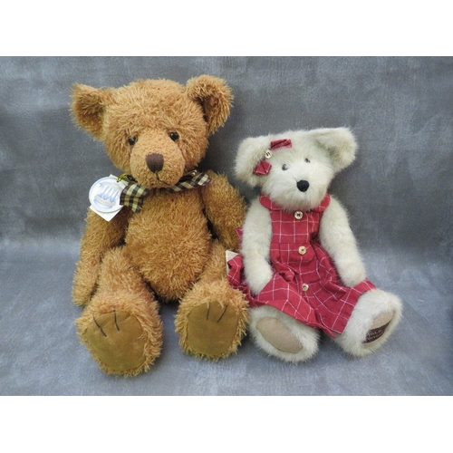 569 - A COLLECTION OF VINTAGE BOYD COLLECTORS BEARS, varying sizes to include Granny B.Bear, Nadia Berrima... 