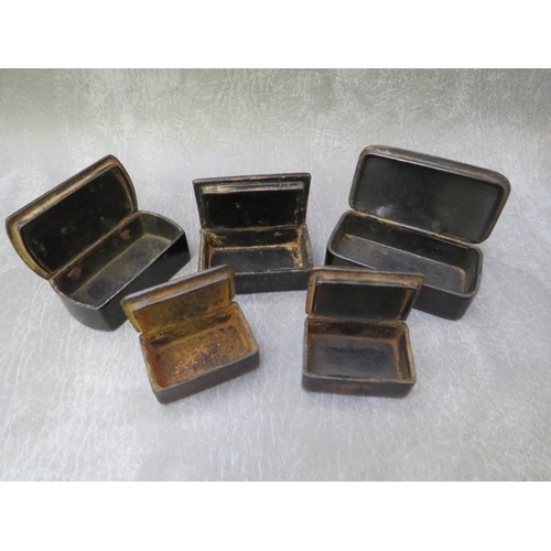 594 - A COLLECTION OF FIVE VINTAGE PAPIER MACHE SNUFF BOXES, to include one with a portrait image to the l... 