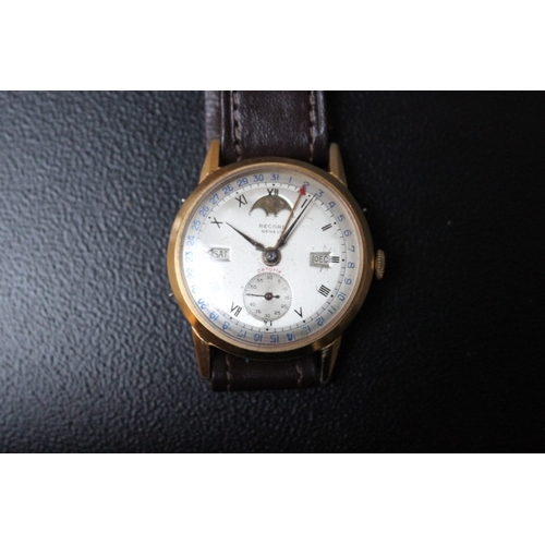 724 - A VINTAGE WRISTWATCH 'RECORD' GENEVA, with day and date 'Datofix' and moonphase, Dia. 2.5 cm