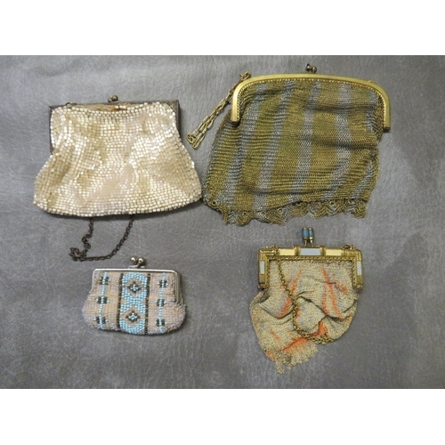 532 - A COLLECTION OF EARLY / MID 20TH VINTAGE PURSES, various styles and periods to include metal framed ... 