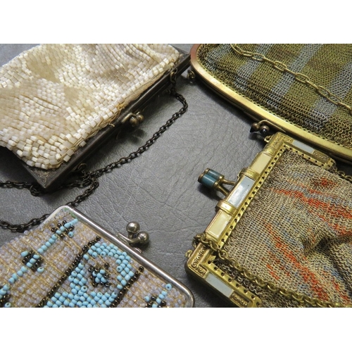 532 - A COLLECTION OF EARLY / MID 20TH VINTAGE PURSES, various styles and periods to include metal framed ... 