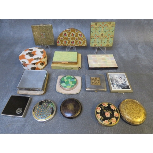 578 - A COLLECTION OF VINTAGE POWDER COMPACTS ETC., various styles and periods, to include a half moon flo... 