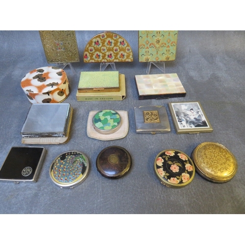 578 - A COLLECTION OF VINTAGE POWDER COMPACTS ETC., various styles and periods, to include a half moon flo... 