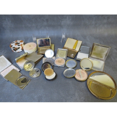 578 - A COLLECTION OF VINTAGE POWDER COMPACTS ETC., various styles and periods, to include a half moon flo... 