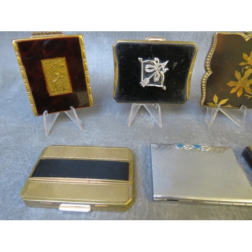 582 - A COLLECTION OF SEVEN ART DECO AND LATER VINTAGE POWDER COMPACTS ETC., to include rectangular compac... 